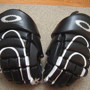 Rare Used Condition Oakley Mace Senior Hockey Gloves size 14" Black/White