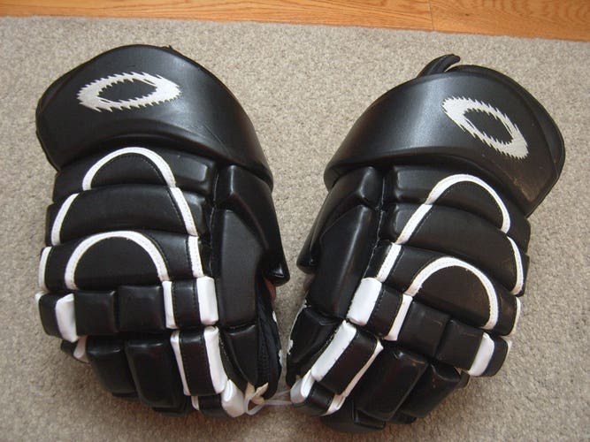Rare Used Condition Oakley Mace Senior Hockey Gloves size 14" Black/White
