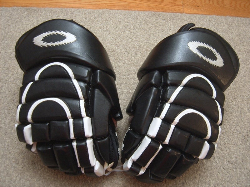 Rare Used Condition Oakley Mace Senior Hockey Gloves size 14" Black/White