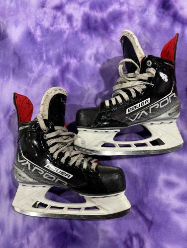 Bauer Vapor X3.7 Hockey Skates | Intermediate 6 (Used)