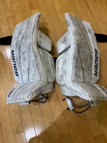 Medium Bauer GSX Goalie Leg Pads (Used)