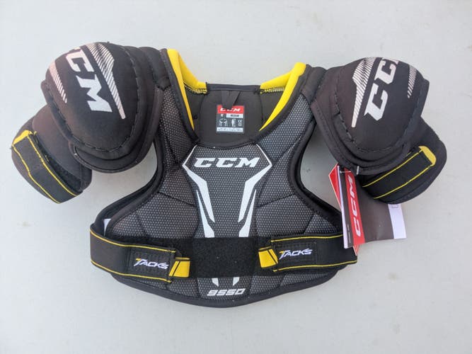 Youth Medium CCM Tacks 9550 Shoulder Pads (New)