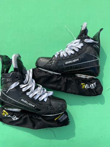Intermediate Bauer Supreme UltraSonic Hockey Skates Pro Stock Size 5 (Used)
