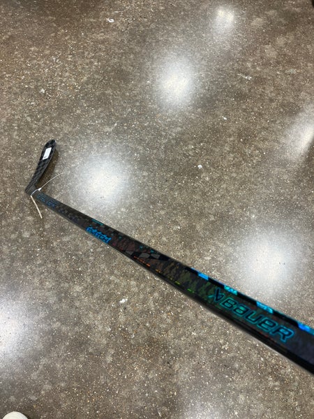 Junior Bauer Twitch Hockey Stick Right Handed P92 (Used)