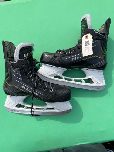 Senior Bauer Supreme M40 Hockey Skates 7.5 (Used)