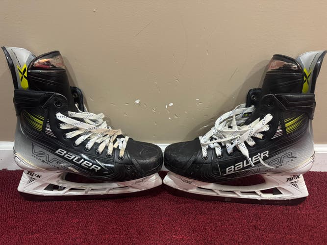 Bauer Vapor Hyperlite 2 Hockey Skates Regular Width Pro Stock 9.5 (Used) Item#HY95