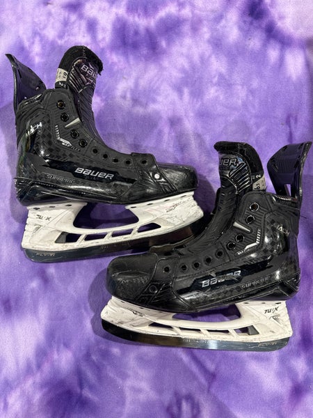 Intermediate Bauer Supreme Mach Hockey Skates Regular Width 6.5 (Used)