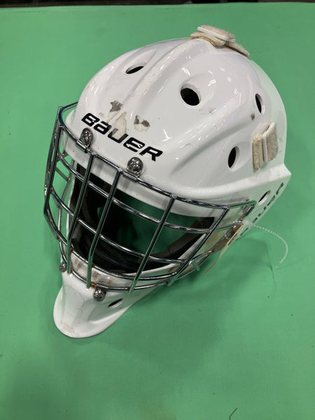 White Intermediate Bauer 930 Goalie Mask (Used)
