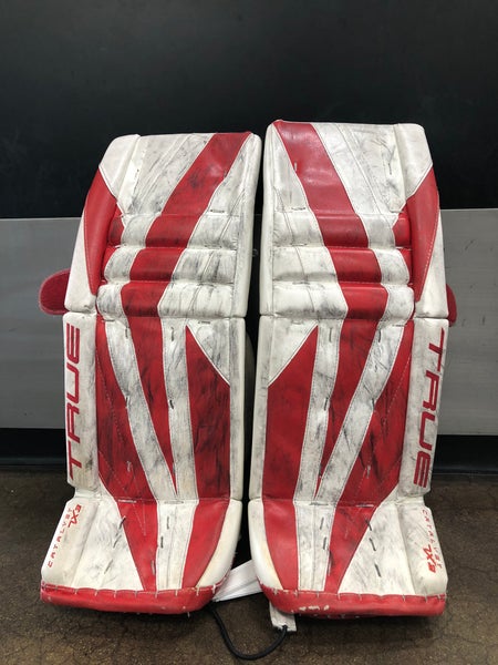 30"+2 Intermediate True Catalyst 7X3 Goalie Leg Pads (Used)