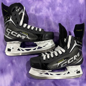 Intermediate CCM Tacks XF 70 Hockey Skates Regular Width Size 5 (Used)