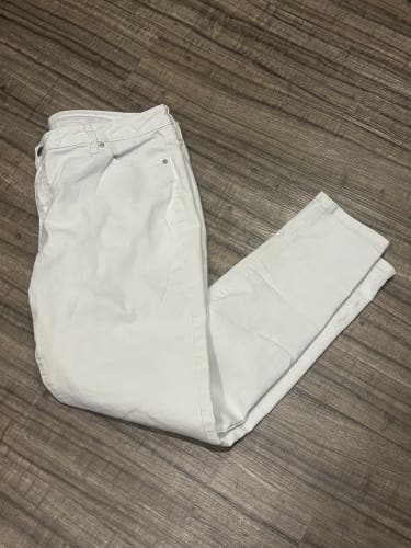 Jennifer Lopez Women’s Size 16 Inseam 30” White