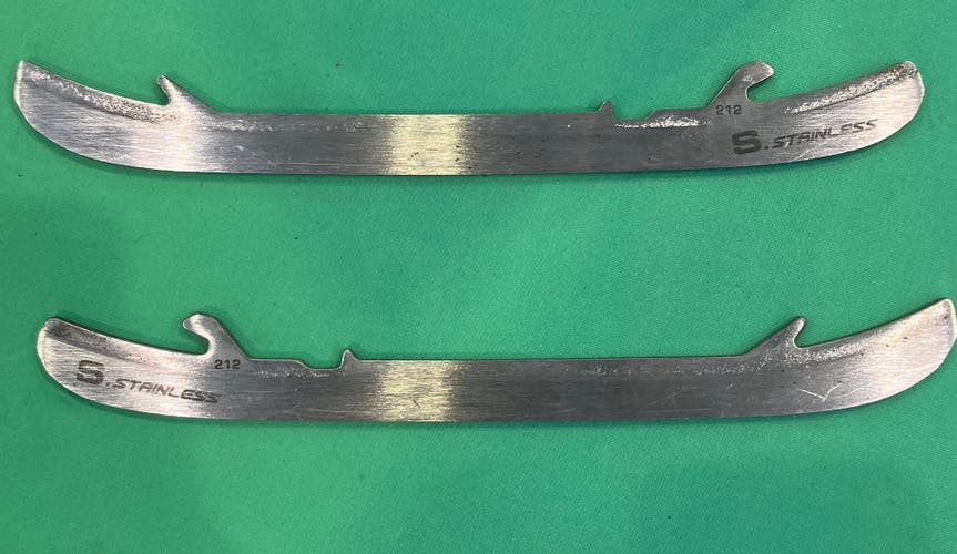 Bauer LS + Holders, Runners, & Replacement Steel Blades, Size 212 (Used)