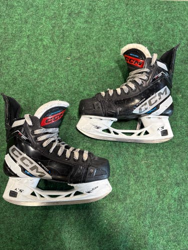 Junior CCM Jetspeed FT680 Hockey Skates Regular Width Size 3.5 (Used)