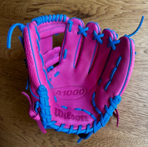 Pink 2025 Infield RH Wilson A1000 1786 Baseball Glove 11.5" (Used)