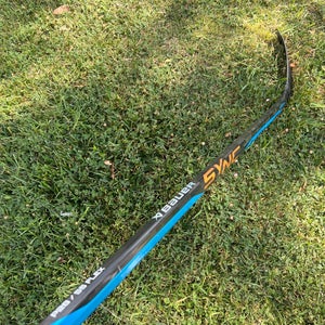 Intermediate Bauer Nexus Sync Hockey Stick Right Handed P28 | 62"