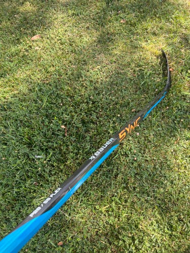 Intermediate Bauer Nexus Sync Hockey Stick Right Handed P28