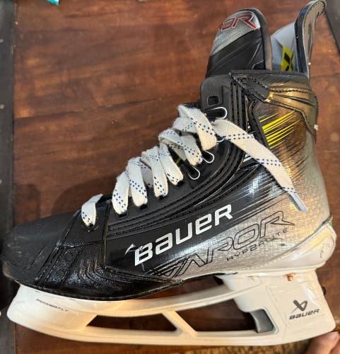 Bauer Vapor Hyperlite 2 Hockey Skates Extra Wide Width Size 4.5 (Used)