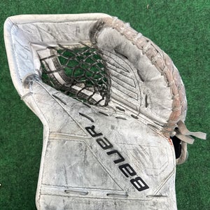White Intermediate Bauer M5 Pro Goalie Glove Regular (Used)