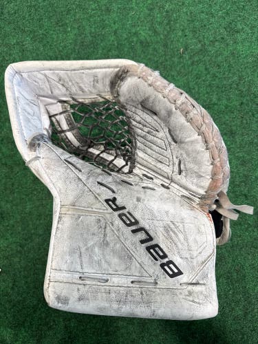 White Intermediate Bauer M5 Pro Goalie Glove Regular (Used)