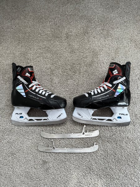 2024 True HZRDUS 7X Hockey Skates Regular Width Size 2.5 (Used)