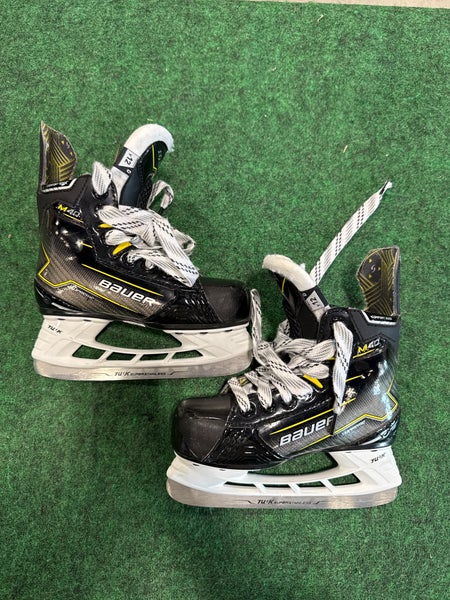 Youth Bauer Supreme M40 Hockey Skates (Regular) Size 12 (Used)