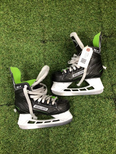 Junior Bauer XLS Hockey Skates Regular Width Size 1.0 (Used)