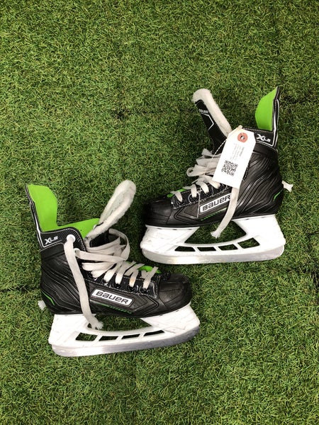 Junior Bauer XLS Hockey Skates Regular Width Size 1.0 (Used)
