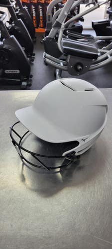 Used Mizuno 7 3/8 - 7 7/8 Batting Helmet w/Mask White One Size 11497-S000152214