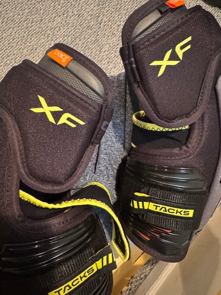 Senior Medium CCM Elbow Pads (New)