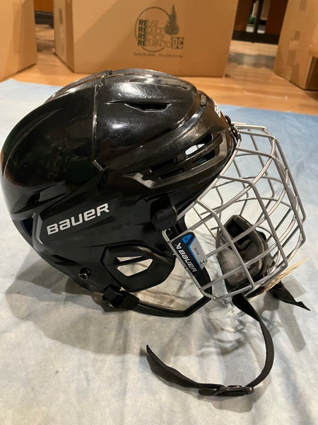 Black Medium Bauer Re-akt 55 Helmet (Used)
