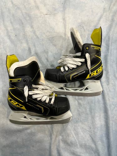Youth CCM Super Tacks 9350 Hockey Skates Regular Width 13 (Used)