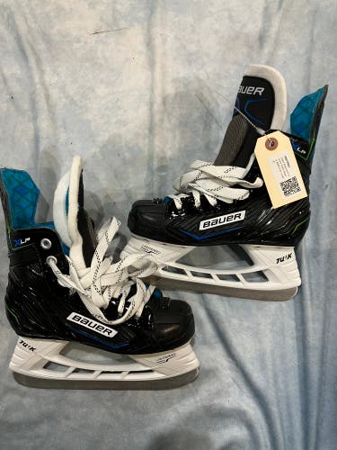 Junior Bauer X-LP Hockey Skates Regular Width Size 1 (Used)