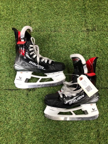 Junior Bauer Vapor X5 Pro Hockey Skates Regular Width Size 1.5 (Used)