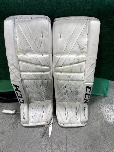 White Junior CCM Extreme Flex 5.5 Goalie Leg Pads (Used) | 28” + 1”