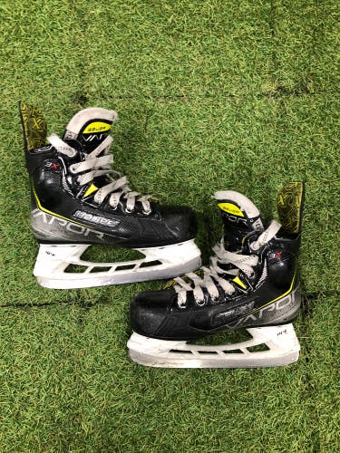 Youth Bauer Vapor 3X Hockey Skates Regular Width 13.5 (Used)