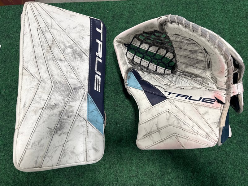 White & Blue Senior True Catalyst 7x3 Goalie Glove & Blocker Set Regular (Used)