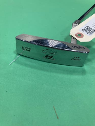 Men's Yes! Abbie Blade Putter Right Handed 31" (Used)