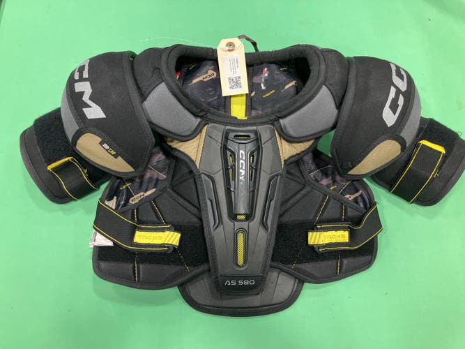 Medium/Large Junior CCM AS580 Shoulder Pads (Used)