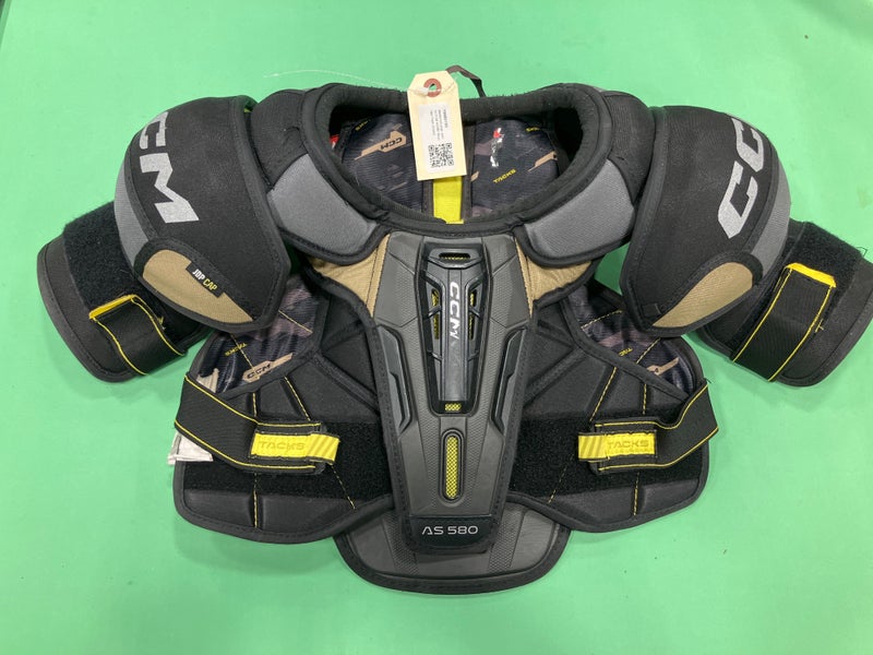 Medium/Large Junior CCM AS580 Shoulder Pads (Used)