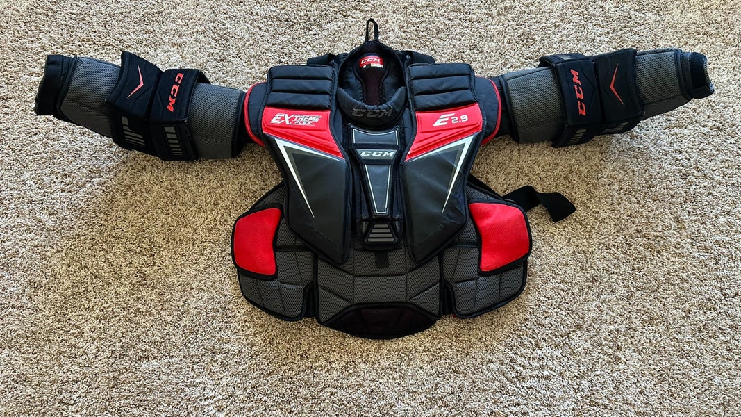 CCM Extreme Flex Shield E2.9 Chest Protector – Intermediate Medium