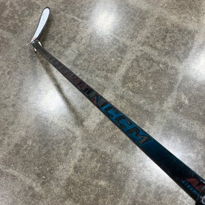 Senior CCM Vizion Hockey Stick Right Handed P28+1/4 (Used)