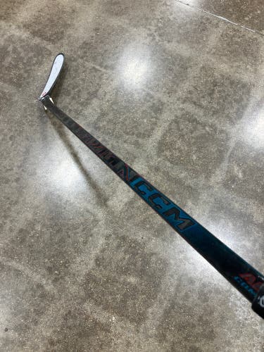 Senior CCM Vizion Hockey Stick Right Handed P28+1/4 (Used)