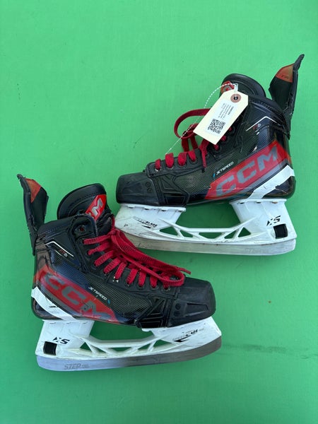 Intermediate CCM JetSpeed FT6 Hockey Skates Regular Width 6.5
