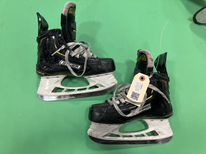 Junior Bauer Supreme 2S Pro Hockey Skates Regular Width Size 3 (Used)