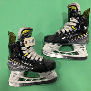 Junior Bauer Vapor 3X Hockey Skates Extra Wide Width Size 1.5 (Used)