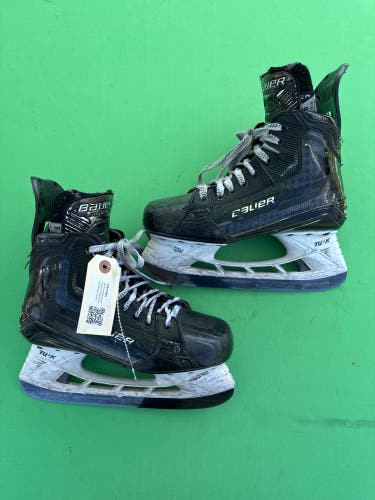 Intermediate Bauer Supreme Mach Hockey Skates Size 5