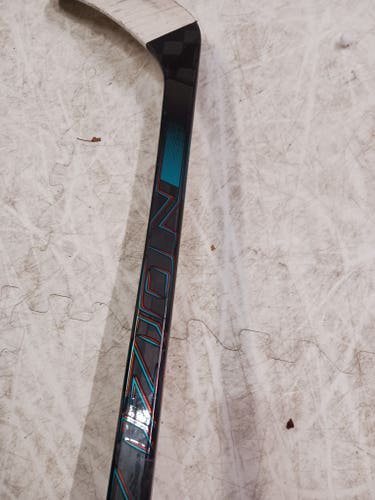 Senior CCM Vizion Right Handed Hockey Stick P28 (Used)
