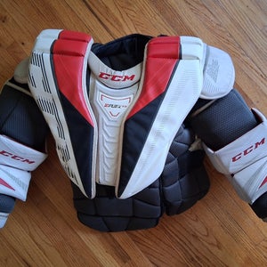 Large Intermediate CCM Eflex 5.9 Goalie Chest (Used) Protector