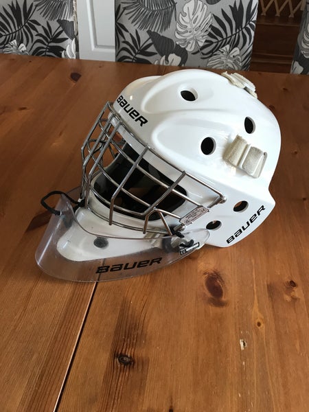 Junior Medium Bauer 930 Goalie Mask (Used)