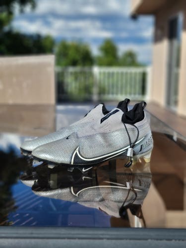 Nike Vapor Edge Elite 360 Flyknit Football Cleats Size 12 Silver AO8276-100